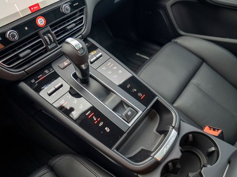 New 2026 Porsche Macan image 22