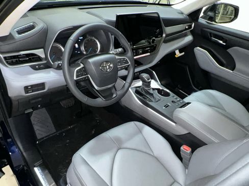 New 2026 Toyota Highlander XLE image 17