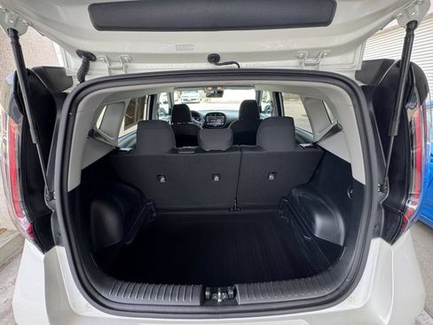 Used 2025 Kia Soul LX w/ LX Technology Package FWD image 29