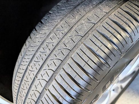 Used 2026 Chrysler Pacifica Limited FWD image 16
