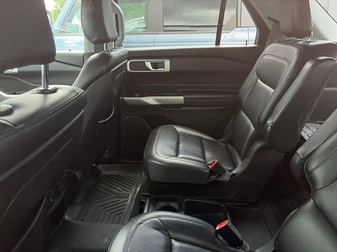 Used 2020 Ford Explorer XLT w/ Equipment Group 202A AWD/4WD image 6