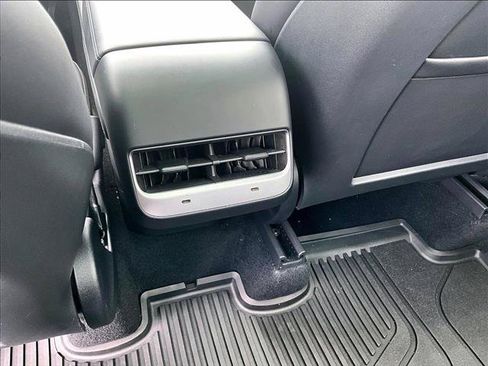 Used 2025 Tesla Model Y Long Range RWD image 25