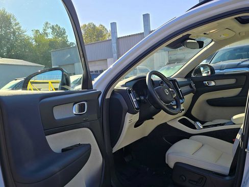Used 2026 Volvo XC40 B5 Plus AWD/4WD image 21