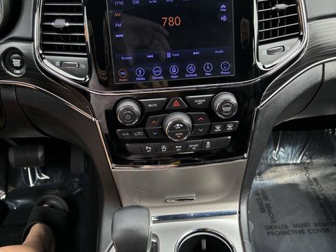 Used 2019 Jeep Grand Cherokee Limited AWD/4WD image 13