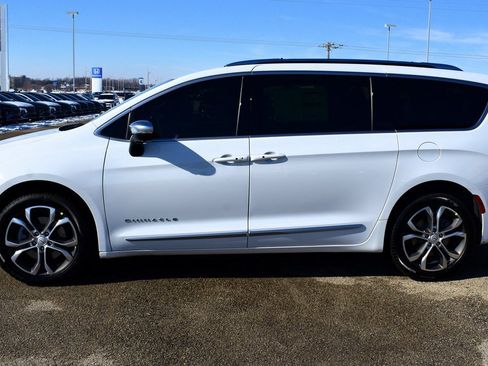 New 2026 Chrysler Pacifica Pinnacle image 5