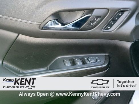 Certified 2023 GMC Acadia SLT w/ Preferred Package image 27