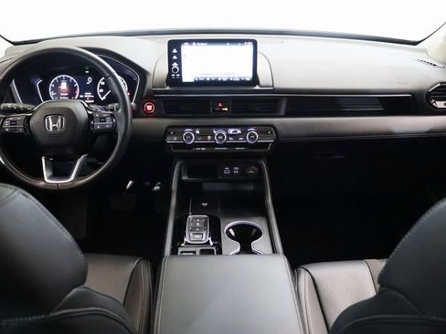 Used 2024 Honda Pilot Touring image 18