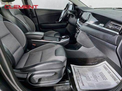 Used 2022 Kia Niro EX w/ Cold Weather Package FWD image 32