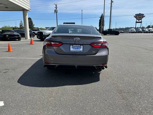 Used 2024 Toyota Camry SE FWD image 3