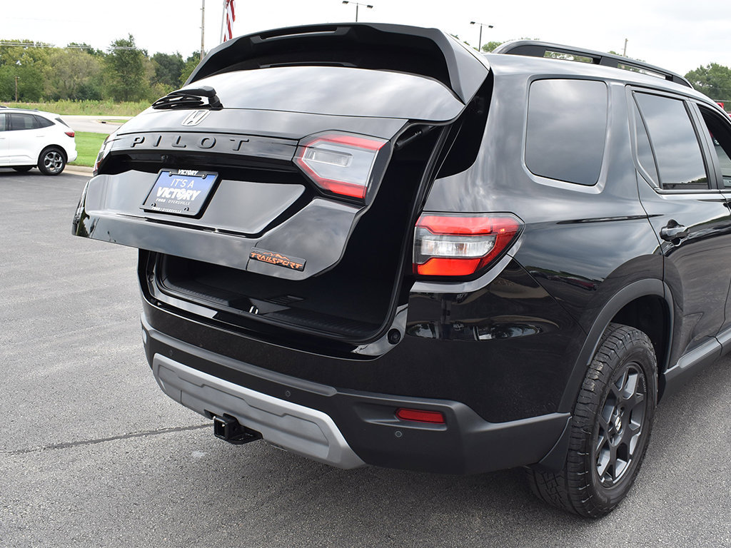 Used 2025 Honda Pilot TrailSport image 32