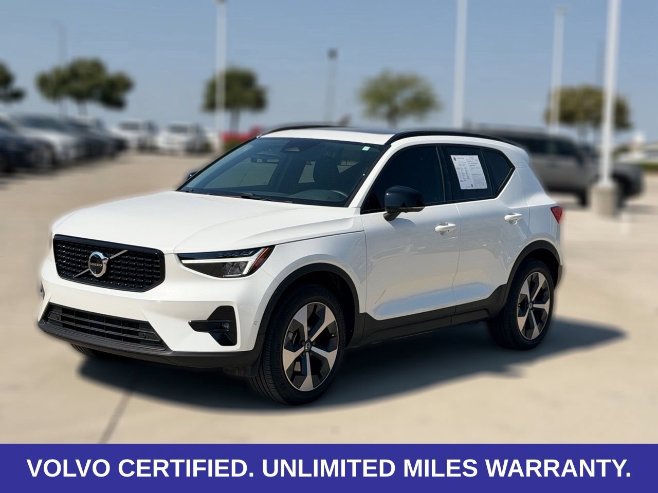 Certified 2025 Volvo XC40 B5 Plus AWD/4WD image 3