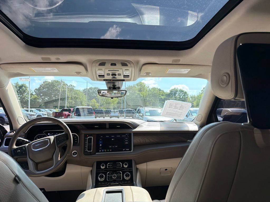 Used 2021 GMC Yukon XL Denali w/ Denali Ultimate Package AWD/4WD image 19