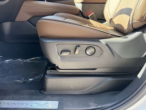 New 2026 Chevrolet Suburban High Country image 14