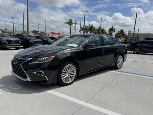 Used 2016 Lexus ES 350 w/ Luxury Package w/Wood Trim image 7