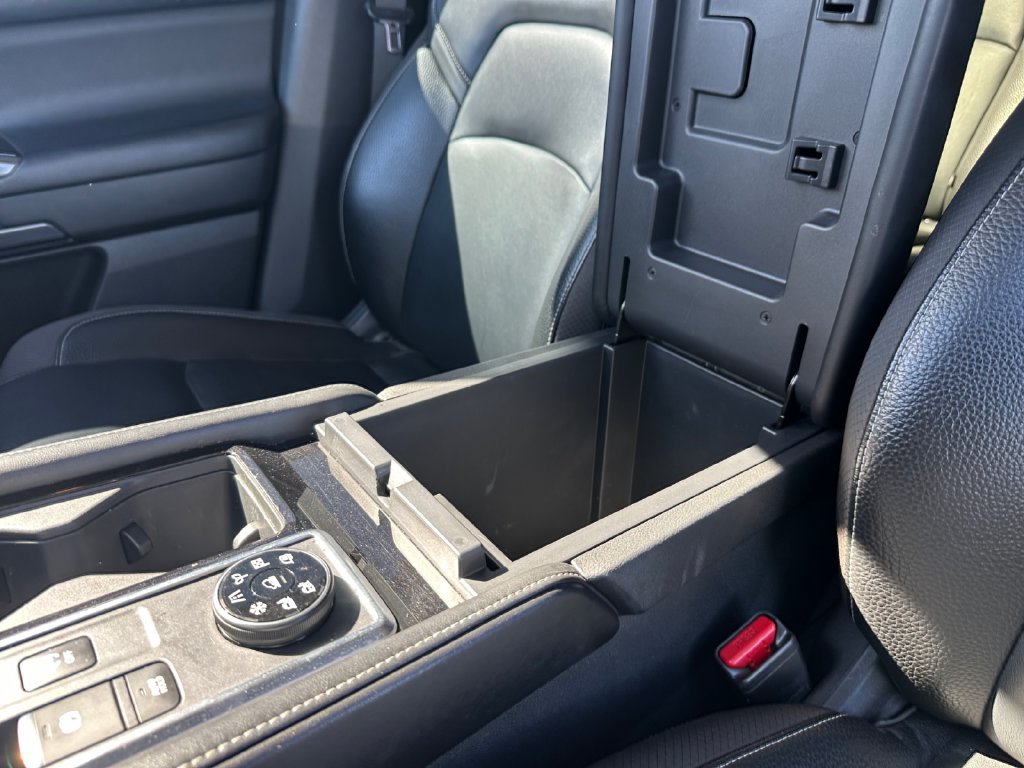 Used 2022 Nissan Pathfinder SL AWD/4WD image 17