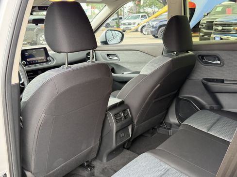 Used 2023 Nissan Rogue SV FWD image 13