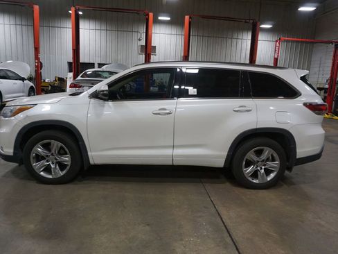 Used 2015 Toyota Highlander Limited w/ Driver Technology Package image 20