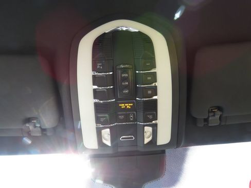 Used 2018 Porsche Cayenne AWD/4WD image 28