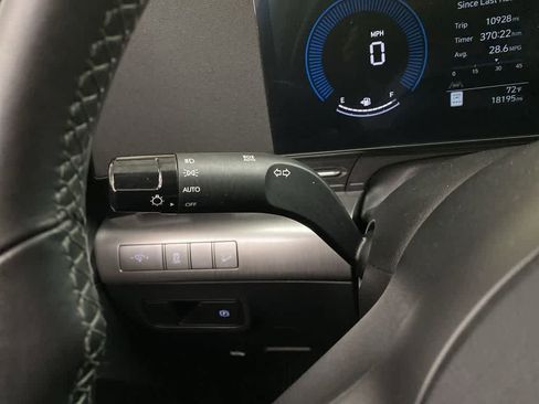 Used 2025 Hyundai Kona SEL image 22