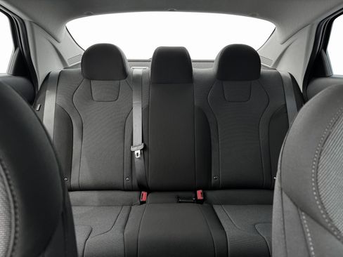 Used 2025 Hyundai Elantra SE w/ Cargo Package image 16