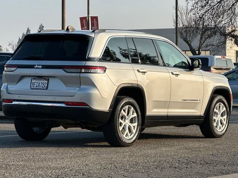 Used 2023 Jeep Grand Cherokee Limited image 2