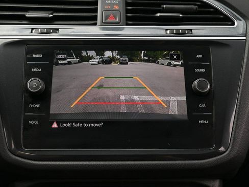 Used 2021 Volkswagen Tiguan SE R-Line image 33