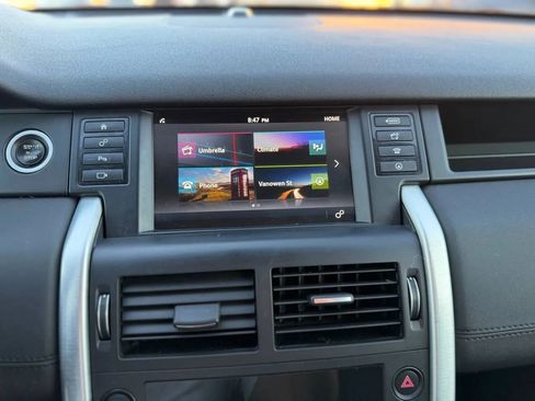 Used 2018 Land Rover Discovery Sport SE image 32