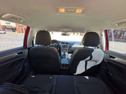 Used 2016 Volkswagen Golf S image 14