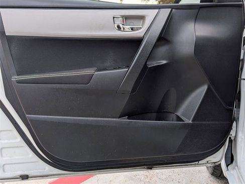 Used 2017 Toyota Corolla LE image 10