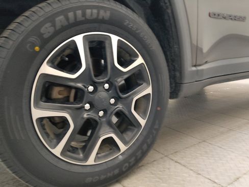 Used 2020 Jeep Compass Trailhawk AWD/4WD image 31