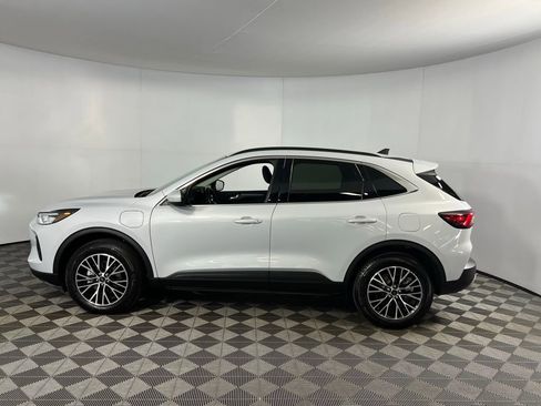 Used 2025 Ford Escape SE image 11