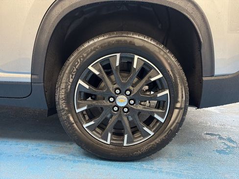 New 2026 Chevrolet Traverse LT w/ Sun and Wheel Package FWD image 19