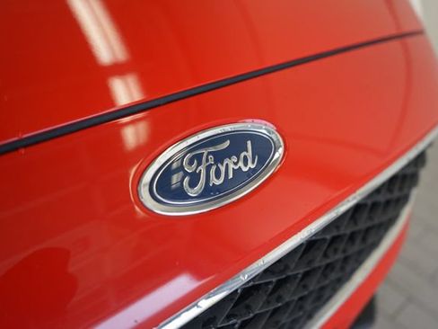 Used 2017 Ford Focus SE w/ Cold Weather Package FWD image 18