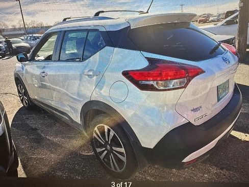 Used 2019 Nissan Kicks SR w/ SR Premium Package image 3