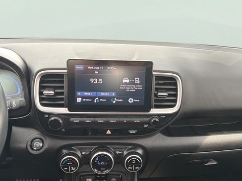 Used 2024 Hyundai Venue SEL FWD image 15