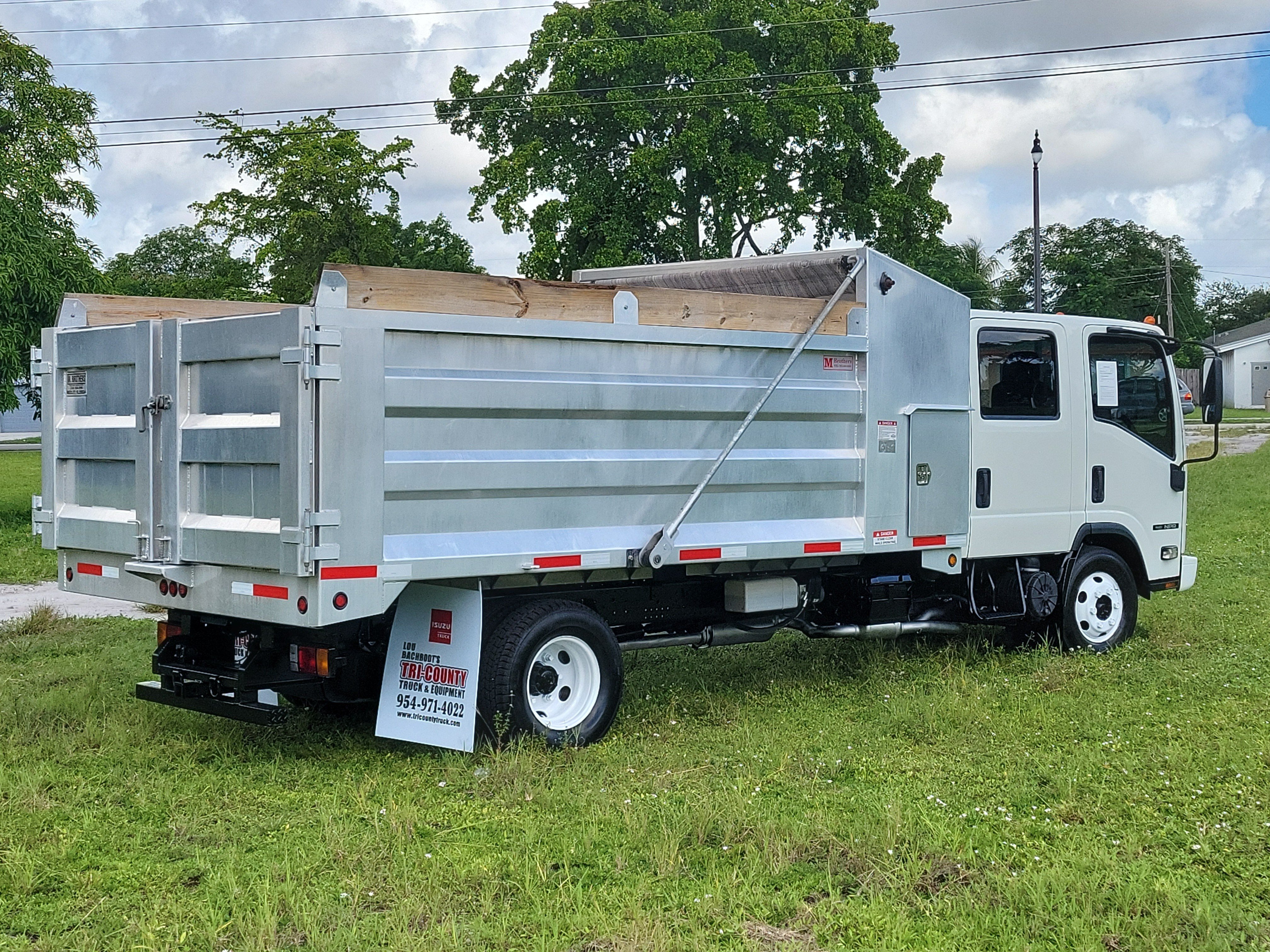 Used 2024 Isuzu NPR RWD image 3