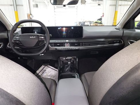 Used 2025 Kia K4 LXS image 10