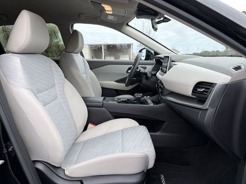 Used 2023 Nissan Rogue SV image 19