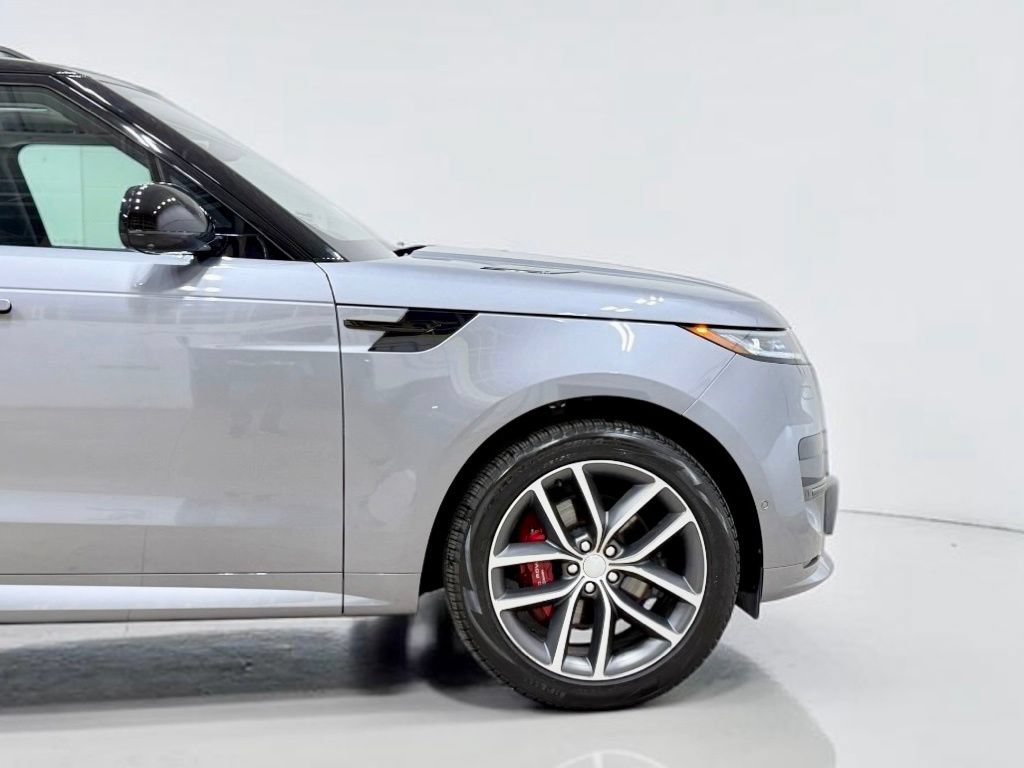 Used 2023 Land Rover Range Rover Sport SE Dynamic AWD/4WD image 4