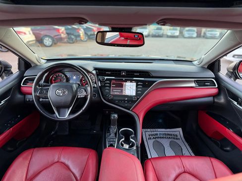 Used 2018 Toyota Camry XSE image 29