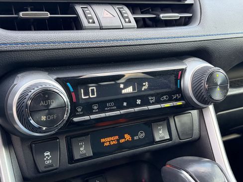 Used 2020 Toyota RAV4 XSE w/ XSE Grade Weather Package AWD/4WD image 14