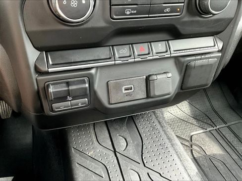 Used 2019 Chevrolet Silverado 1500 Custom w/ Custom Convenience Package AWD/4WD image 16