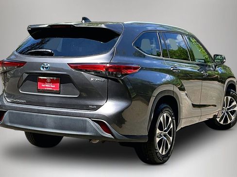 Used 2022 Toyota Highlander XLE image 5