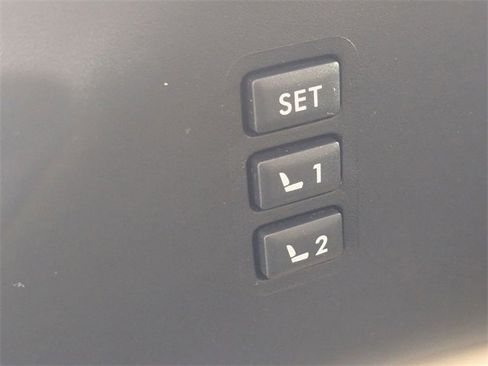 Used 2022 Subaru Ascent Limited w/ Technology Package image 11