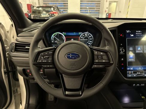 Used 2025 Subaru Forester Premium AWD/4WD image 18