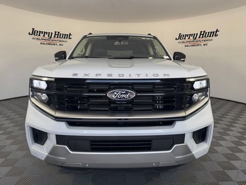 Used 2025 Ford Expedition Platinum AWD/4WD image 5