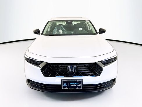 Used 2023 Honda Accord Sport image 2