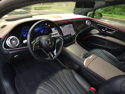 Used 2022 Mercedes-Benz EQS 580 4MATIC Sedan w/ Exclusive Trim Package image 2