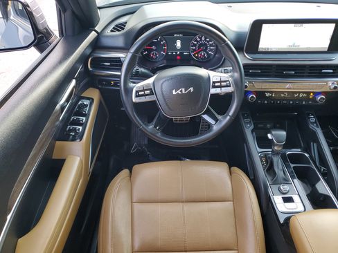 Certified 2022 Kia Telluride SX w/ Towing Package image 11