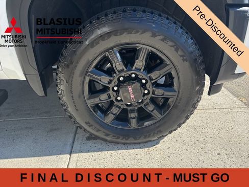 Used 2025 GMC Sierra 2500 AT4 AWD/4WD image 3